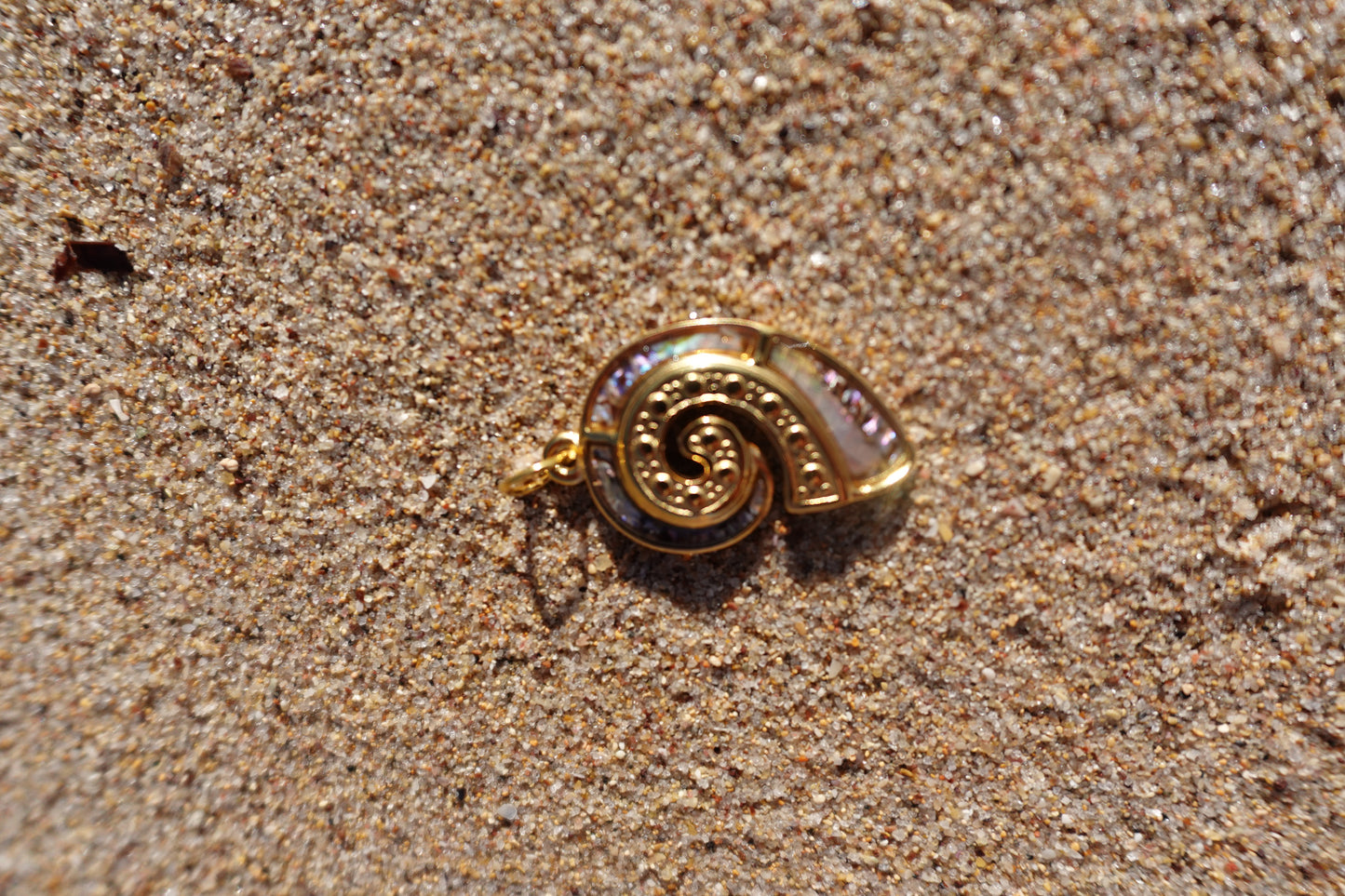 Mother of pearl shell pendant