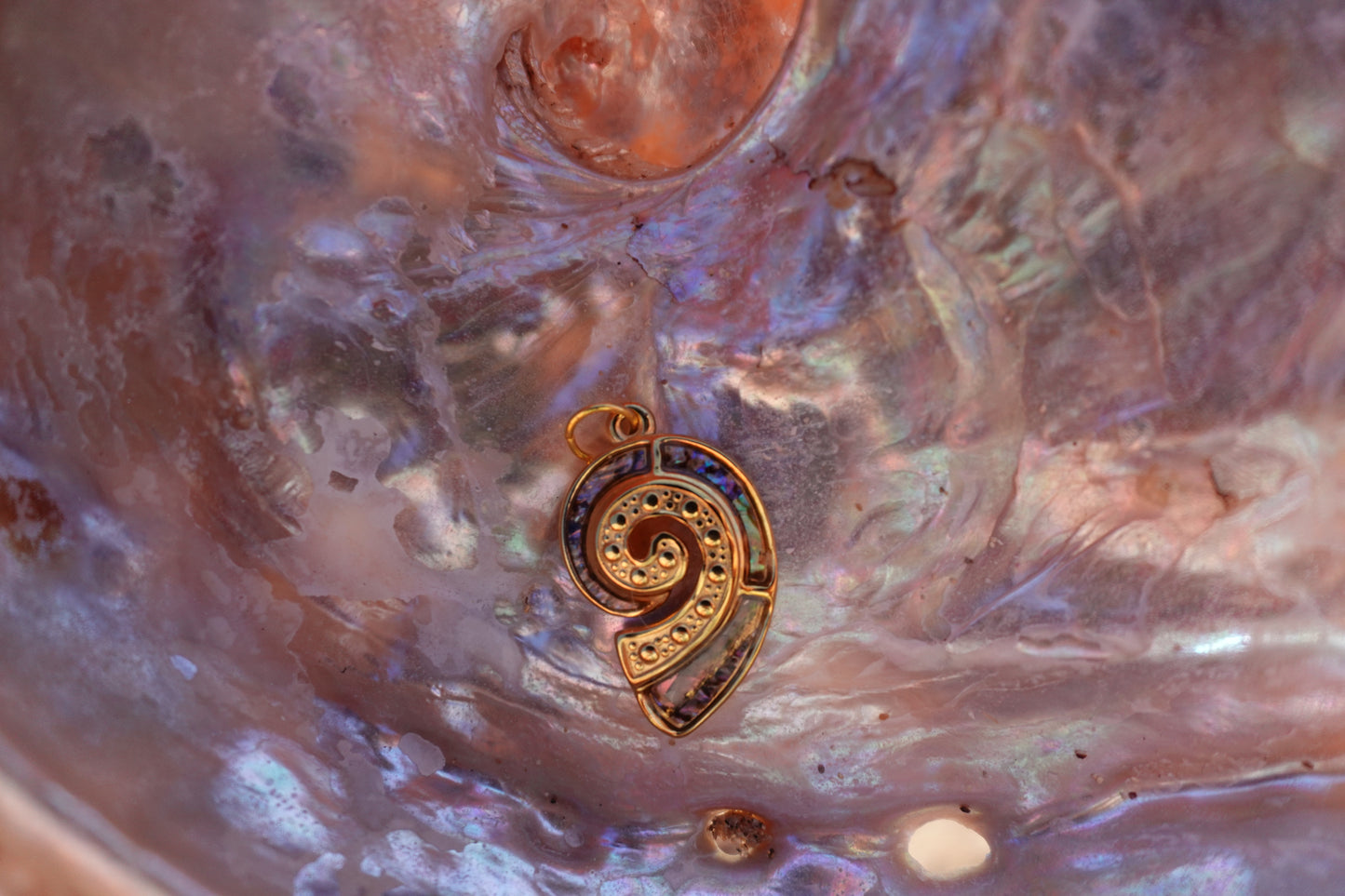 Mother of pearl shell pendant