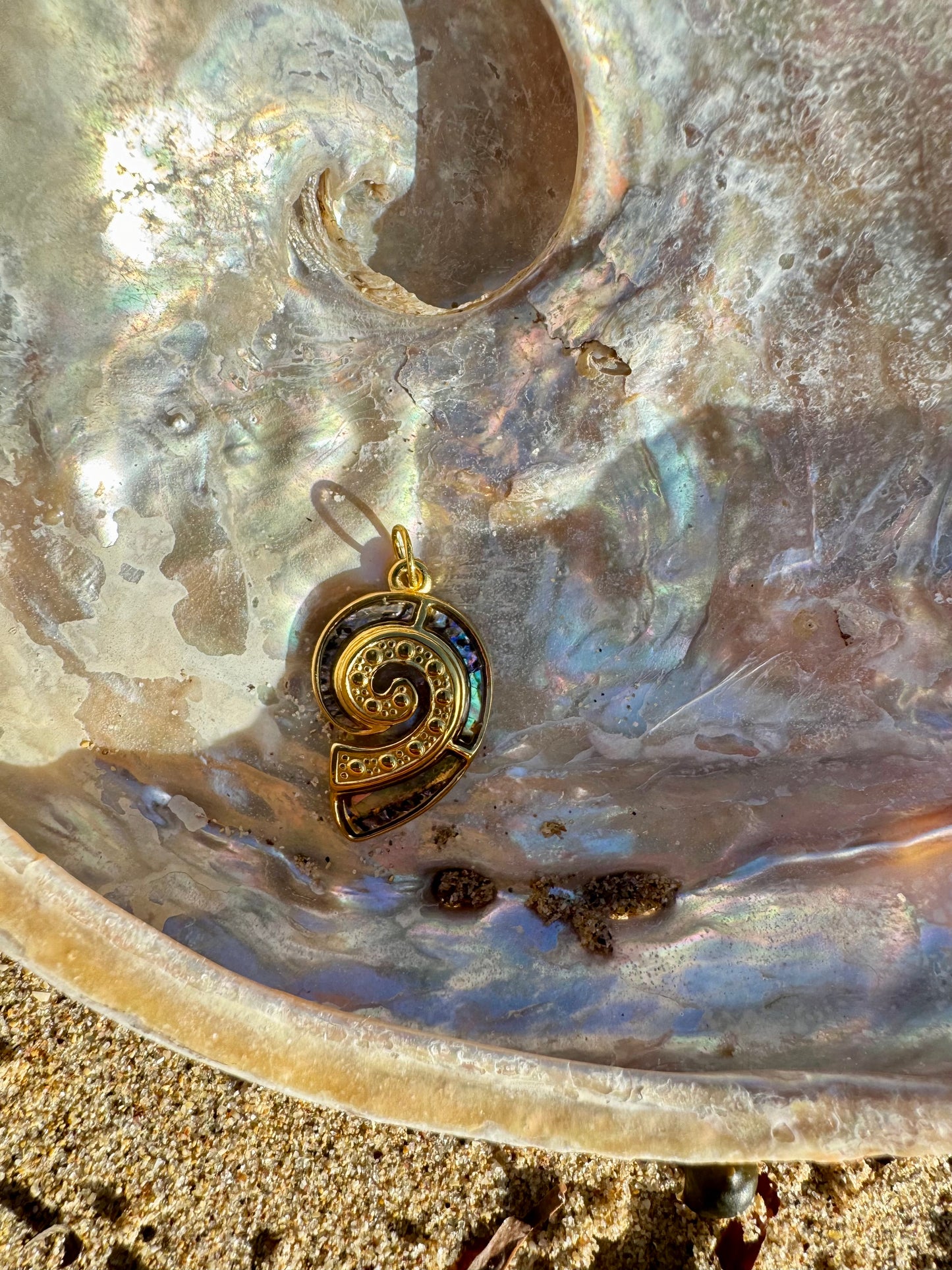 Mother of pearl shell pendant